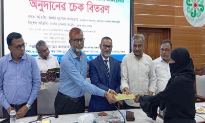 খুলনা বিভাগের ৪৬ সাংবাদিককে কল্যাণ ট্রাস্টের আর্থিক সহায়তা