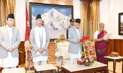 শপথ নিলেন নেপালের নতুন প্রধানমন্ত্রী, ছয় মাসের মধ্যে দিতে হবে নির্বাচন