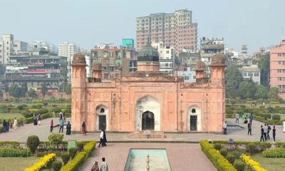 ঢাকার বুকে মুঘল ঐতিহ্যের সাক্ষাৎ লালবাগ কেল্লা