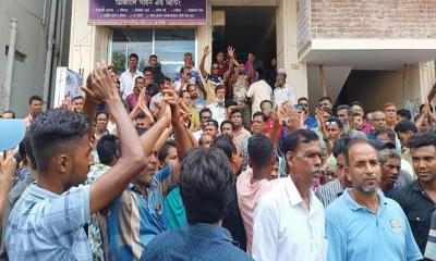 দুটি ইউনিয়ন বাদ রেখে কুষ্টিয়ায় বিএনপির সম্মেলন: প্রতিবাদে জেলা কার্যালয় ঘেরাও
