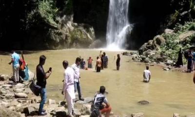 পরিকল্পনার অভাবে পর্যটক হারাচ্ছে মাধবকুণ্ড জলপ্রপাত