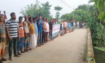 মানিকগঞ্জে খাল দখলমুক্ত করার দাবিতে মানববন্ধন