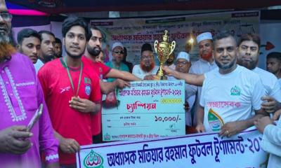 অধ্যাপক মতিয়ার রহমান টুর্নামেন্টে ফাইনালে পৌরসভা একাদশের জয়