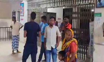 মোটরসাইকেলে তিন বন্ধু ঘুরতে বের হয়ে প্রাণ গেলো দুইজনের