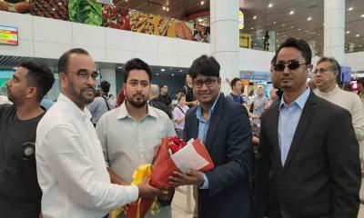 মালয়েশিয়ায় পৌঁছেছেন এনসিপি আহ্বায়ক নাহিদ