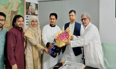 বিএনপির প্রতিষ্ঠাবার্ষিকীতে এনসিপির ফুলেল শুভেচ্ছা