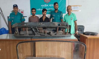 পূবাইলে চুরি যাওয়া কাভার্ডভ্যানের যন্ত্রাংশ উদ্ধার, গ্রেপ্তার ২