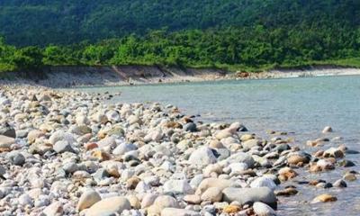 সাদাপাথরে ফেরত গেল ২ লাখ ঘনফুট পাথর