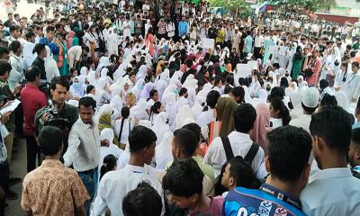 সাতরাস্তা মোড়ে কারিগরি শিক্ষার্থীদের অবরোধ: তীব্র যানজট, জনজীবন স্থবির