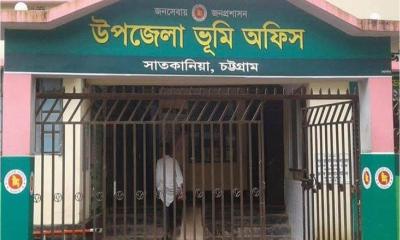 সাতকানিয়ায় ভূমি অফিসে দালালি করতে গিয়ে ৬৩ বছরের বৃদ্ধ আটক