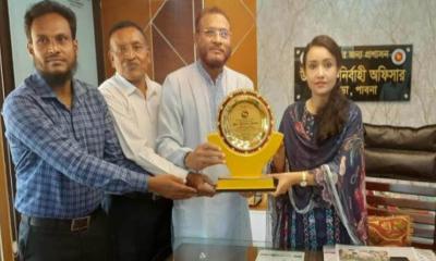 ভাঙ্গুড়ায় কৃতিত্বপূর্ণ অবদানের জন্য ইউএনওকে সম্মাননা