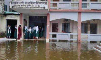 আল্লারদর্গা মাধ্যমিক বিদ্যালয়ে জলাবদ্ধতা, স্বাস্থ্যঝুঁকিতে শিক্ষার্থীরা