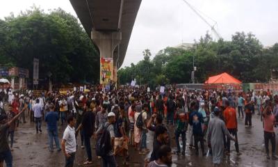 জুলাই সনদের দাবিতে শাহবাগ অবরোধ