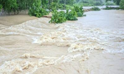 ফেনীতে ৩ নদীর বাঁধ ভেঙে ৩০ গ্রাম প্লাবিত
