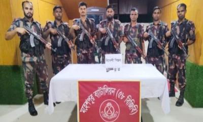 মহেশপুর সীমান্তে পাটক্ষেত থেকে বিদেশি পিস্তল উদ্ধার