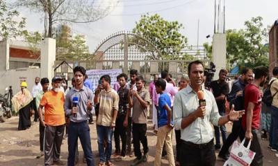মাইলস্টোনের প্রধান ফটক বন্ধ, প্রবেশ করতে দেওয়া হচ্ছে না কাউকে
