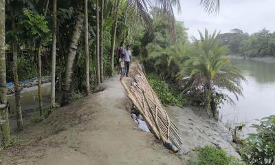 বর্ষার পানিতে যেকোনো সময় প্লাবিত হওয়ার শঙ্কায় শত শত পরিবার