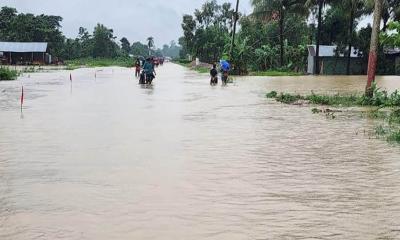 ফেনীতে মুহুরী-কহুয়া-সিলোনিয়া নদীর বাঁধ ভেঙে ৩০ গ্রাম প্লাবিত