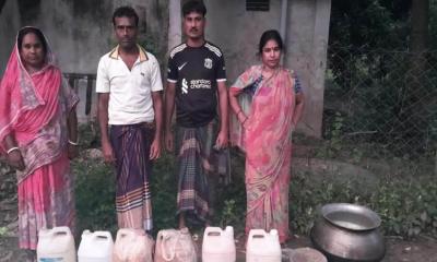 গুরুদাসপুরে সেনা অভিযানে অবৈধ দেশি মদের কারখানা শনাক্ত, গ্রেপ্তার ৪