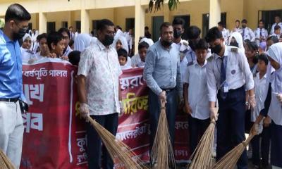 কুড়িগ্রাম জেলা পরিষদের দ্বিতীয় দিনেও পরিষ্কার-পরিচ্ছন্নতা ও বৃক্ষরোপণ