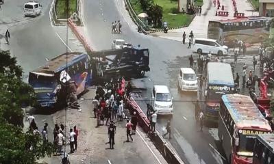 পদ্মা সেতুর মাওয়া প্রান্তে ৬ যানবাহনের সংঘর্ষ