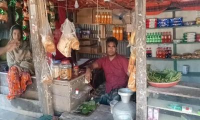 প্রতিবন্ধী রুবেল হোসেন রোজগার করে বাঁচতে চান