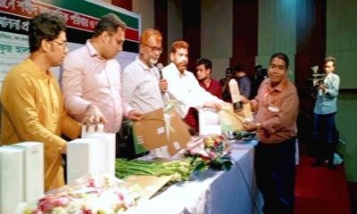 সাহসী সাংবাদিক সম্মাননা পেলেন নোয়াখালীর জহির