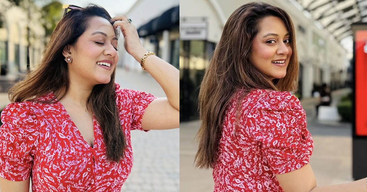 যুক্তরাষ্ট্রের রাস্তায় লাল ফ্রকে দিঘী