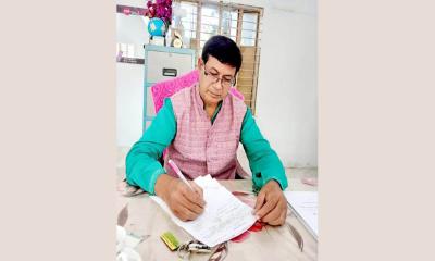 বিদায়ী প্রধান শিক্ষকের সংবর্ধনা ঘিরে ঈশ্বরদীতে পরীক্ষা বন্ধ