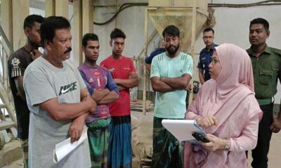 মহেশপুরে প্লাস্টিকের বস্তায় চাল বাজারজাতের অভিযোগে জরিমানা