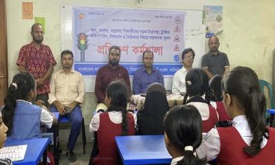 নরসিংদীতে শিক্ষার্থীদের সড়ক নিরাপত্তা বিষয়ক প্রশিক্ষণ কর্মশালা
