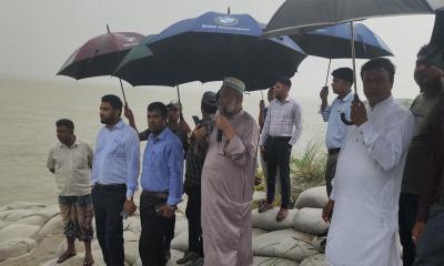 ভেড়ামারায় পদ্মা নদীর ভাঙন পরিদর্শন করলেন পানি উন্নয়ন বোর্ডের ঊর্ধ্বতন কর্মকর্তারা