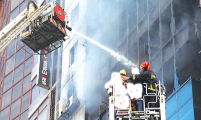 দুই ঘণ্টার চেষ্টায় বনানীর বহুতল ভবনের আগুন নিয়ন্ত্রণে