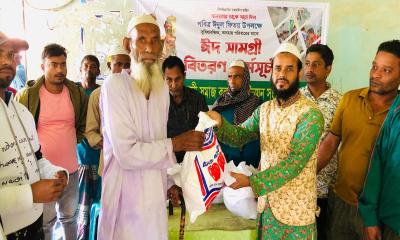 সুনামগঞ্জে অসহায় ও দরিদ্র মানুষের মাঝে ঈদ সামগ্রী বিতরণ