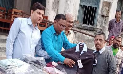 দিনাজপুরে ঈদ উপলক্ষে শিক্ষার্থীদের মাঝে পোশাক বিতরণ