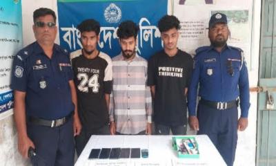 রাজশাহীতে ভুয়া ফেসবুক আইডি খুলে প্রতারণা, তিন যুবক গ্রেপ্তার