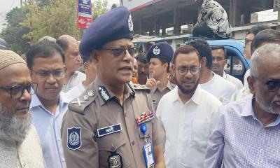 ঈদযাত্রায় কেউ বাড়তি ভাড়া নিলে সরাসরি পুলিশকে জানাবেন