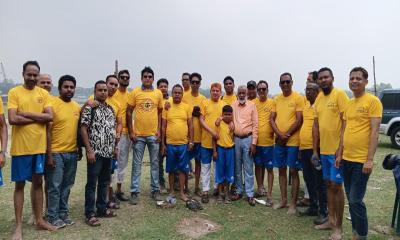 যমুনার বালুচরে সাংবাদিকদের প্রীতি ফুটবল ম্যাচ অনুষ্ঠিত