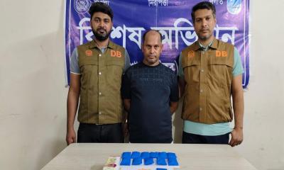 সাভারে ডিবির অভিযানে ইয়াবাসহ মাদক ব্যবসায়ী গ্রেপ্তার