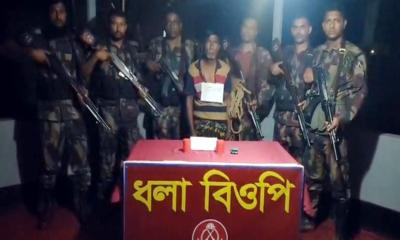মেহেরপুর সীমান্তে হাতবোমাসহ একজন আটক