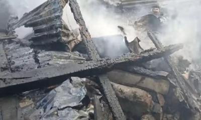 ঝালকাঠির শ্মশানঘাট এলাকায় ভয়াবহ অগ্নিকাণ্ড, পুড়ল ডজনখানেক ঘর
