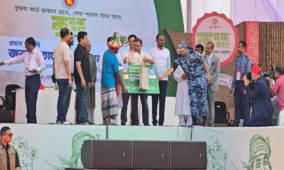 প্রধানমন্ত্রী প্রকৃত কৃষকের হাতেই কৃষক কার্ড দিয়েছেন
