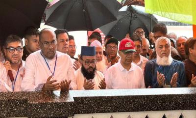 সিলেটে শাহজালাল (রহ.)-এর মাজার জিয়ারত করলেন প্রধানমন্ত্রী 