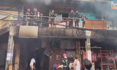 রাজধানীতে ভয়াবহ আগুন, নিয়ন্ত্রণে ১০ ইউনিট