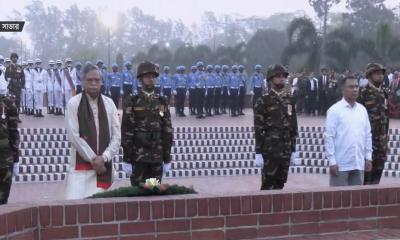 স্মৃতিসৌধে রাষ্ট্রপতি ও প্রধানমন্ত্রীর পুষ্পস্তবক অর্পণ