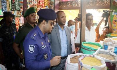 ময়মনসিংহে বাজার পরিদর্শনে ডিসি-এসপি