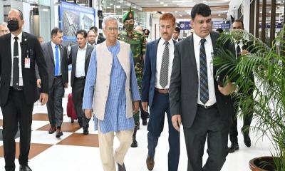 নিউইয়র্ক সফর শেষে ঢাকার পথে প্রধান উপদেষ্টা