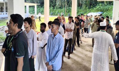চাকসু নির্বাচনে ভোটগ্রহণ চলছে