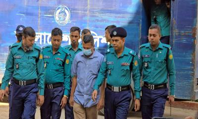 ট্রাইব্যুনালে আনা হয়েছে সাবেক আইজিপি আবদুল্লাহ আল-মামুন