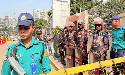 এভারকেয়ার হাসপাতালের সামনে বিজিবি মোতায়েন
